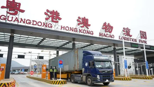 湾仔海关保障粤港澳物流园首票跨境电商货物顺利出口