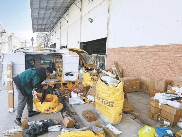 快递新规落地十日,畅通“最后100米”服务还得更精细