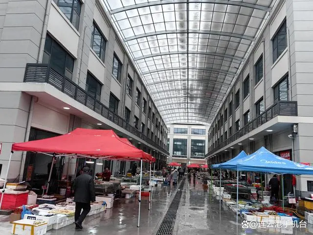 江苏省连云港“电商+物流”融合 打造“中国海鲜电商第一镇”