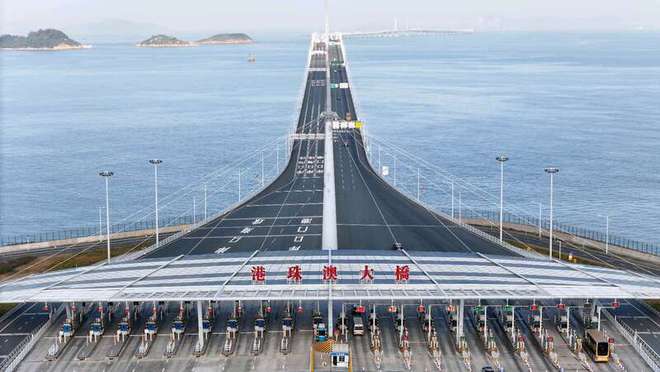 港珠澳大桥开通跨境冷链物流运输服务
