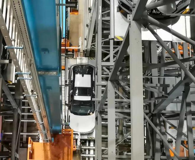 高性能堆垛机助力国内首个全自动货架式商品车高架立体库建设