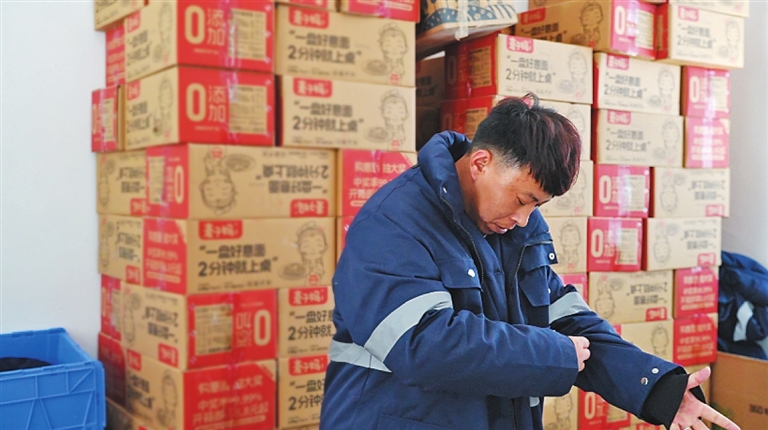 冷链物流网分享在近60℃温差中冷链仓库人员的工作环境
