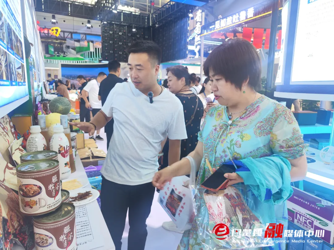 亚博会上巴楚特色农产品走俏