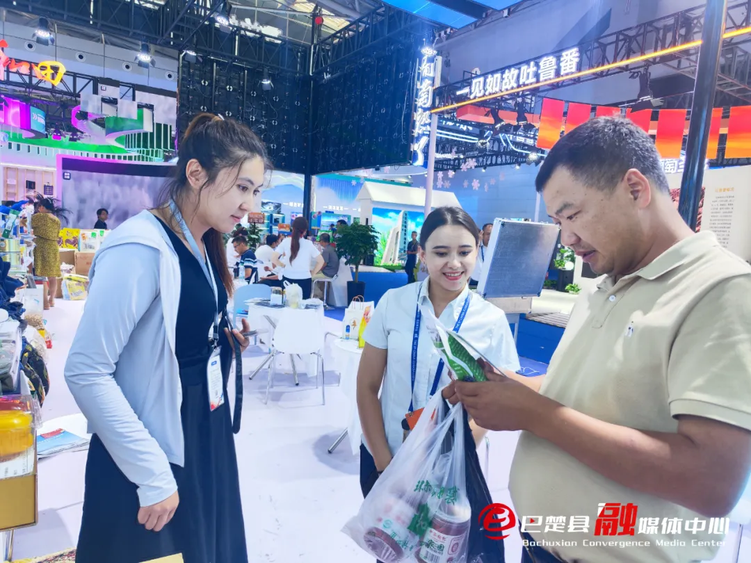 亚博会上巴楚特色农产品走俏