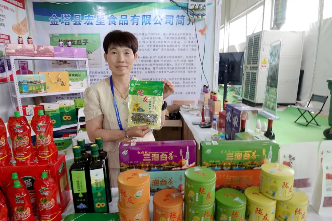 酒泉特色农产品亮相兰洽会