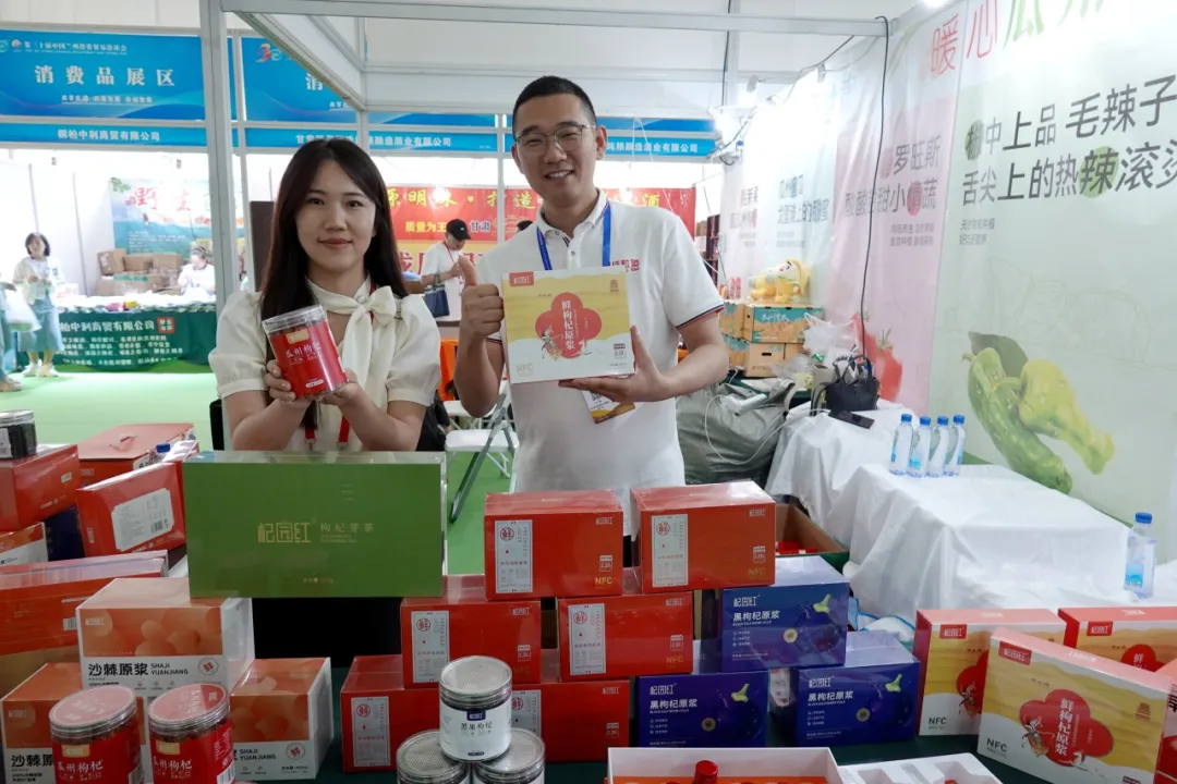 酒泉特色农产品亮相兰洽会