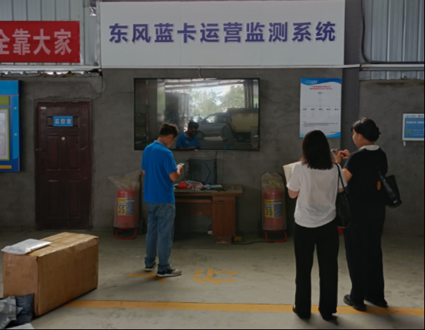 襄阳“鄂版”无人物流车上路