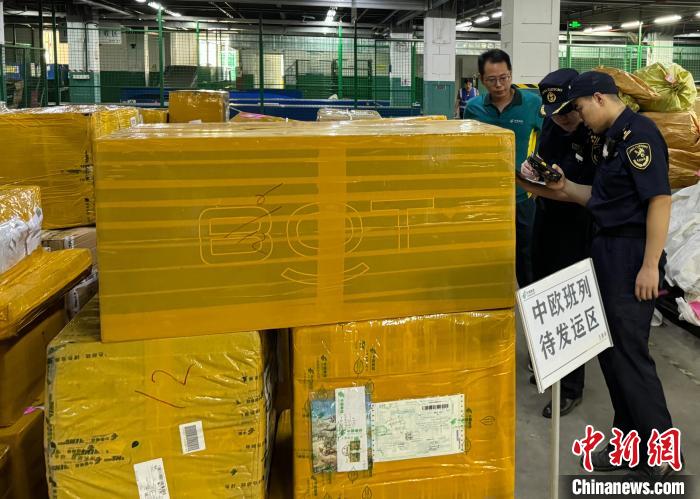 上海国际邮件首次搭乘中欧班列（上海）出运