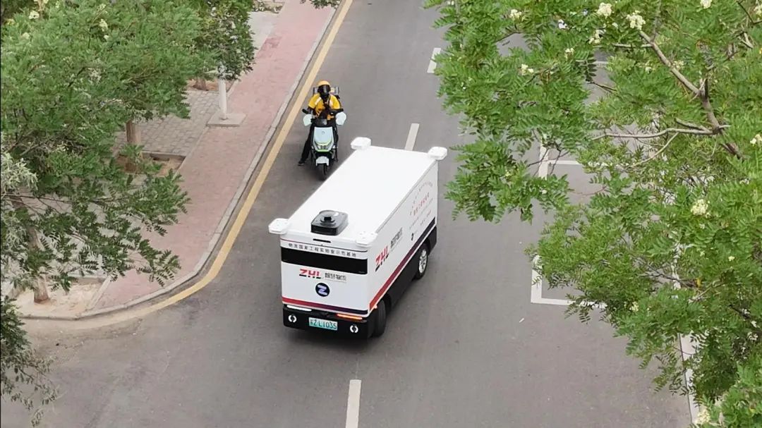 智能无人快递车“上岗” 金昌解锁智慧物流新体验
